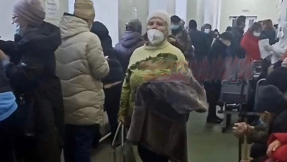 В Брянске сфотографировали огромную очередь пациентов на КТ-обследование