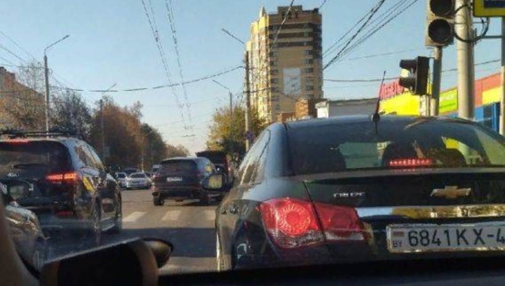 В Брянске на улице Красноармейской из-за ДТП образовалась огромная пробка