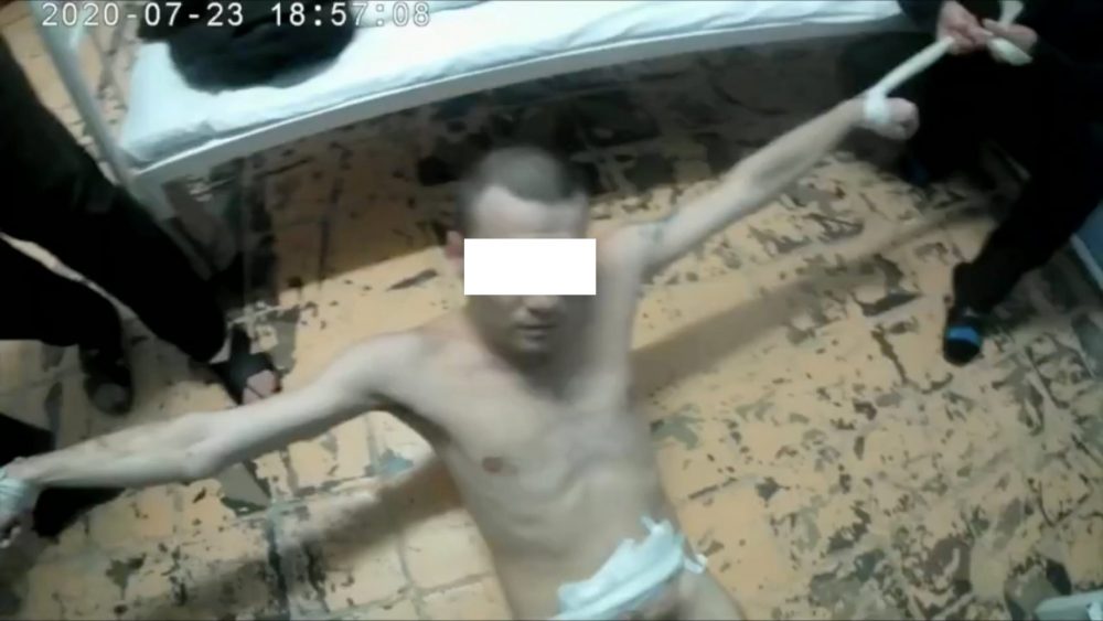 В сети появились новые видео пыток российских заключенных