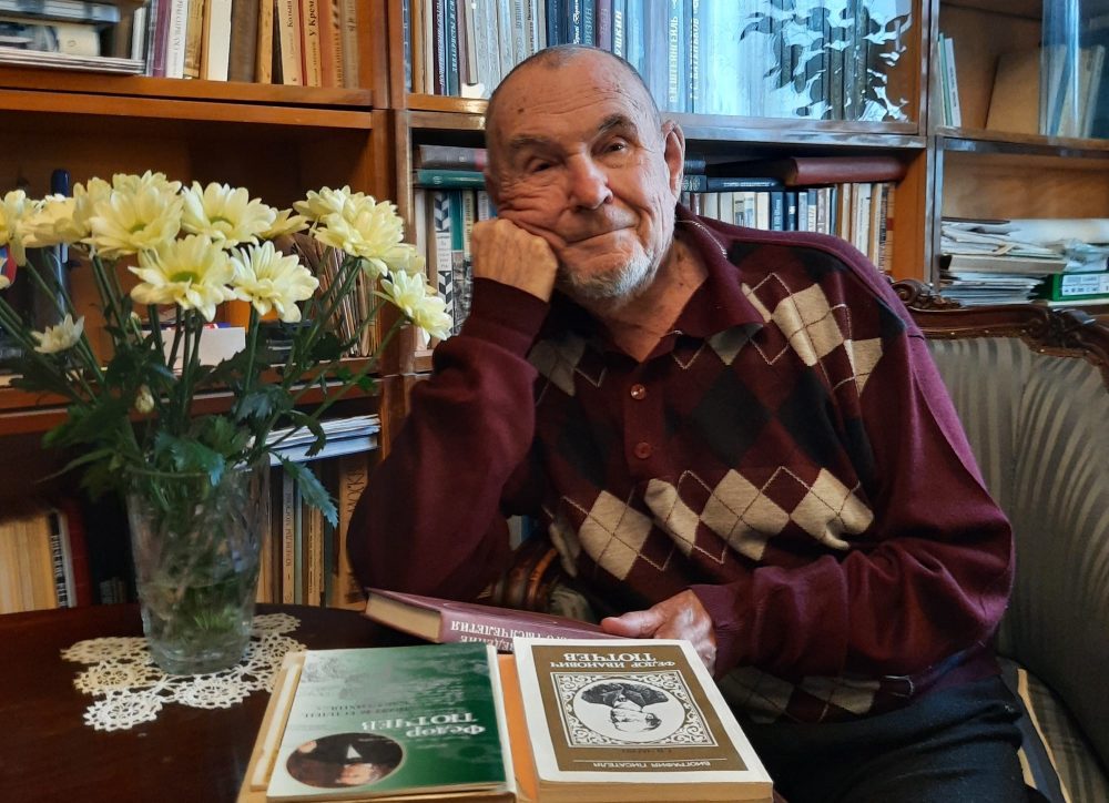 Лауреат премии «Русский мир» Геннадий Чагин подарил книги брянскому музею