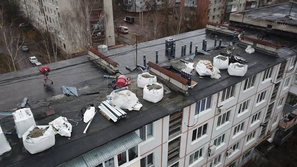 Брянские власти отреагировали на скандал с брошенным ремонтом крыши дома