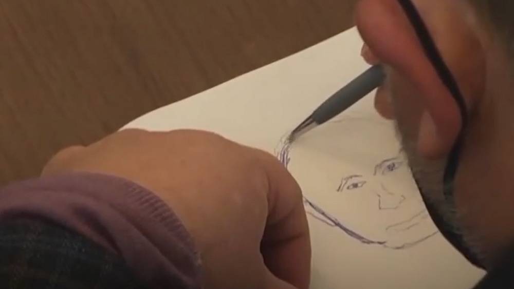 Тайные поклонники: украинского депутата застукали за рисованием портрета Путина
