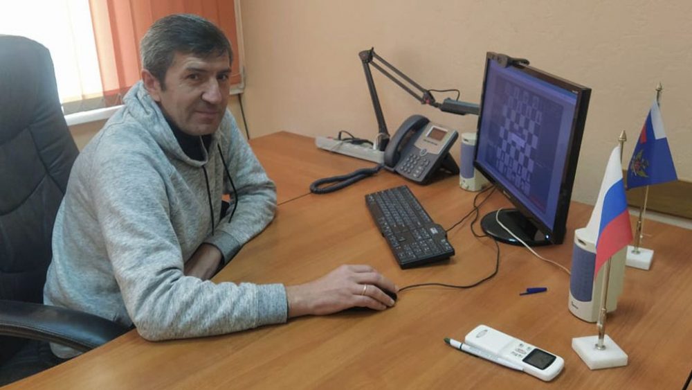 Ветеран уголовно-исполнительной системы Брянской области принял участие в шахматном онлайн-турнире