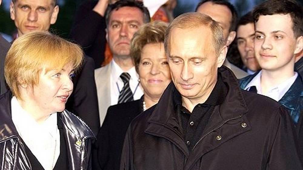Британия включила в санкционный список бывшую жену Путина, у которой брянские корни