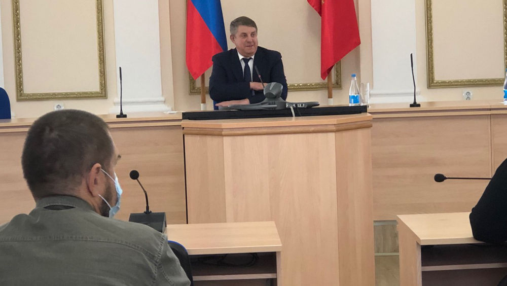 Губернатор Брянской области Александр Богомаз призвал учитывать права привитых