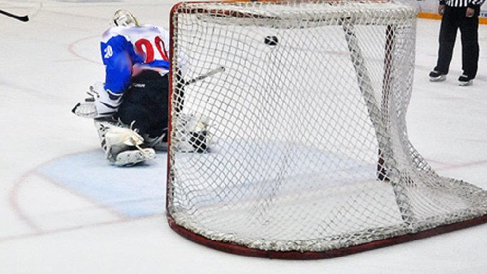 Брянские хоккеисты разгромно проиграли на своем льду мурманской «Арктике» – 2:11