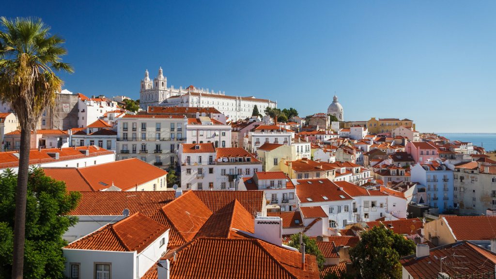 Причины купить недвижимость в Португалии