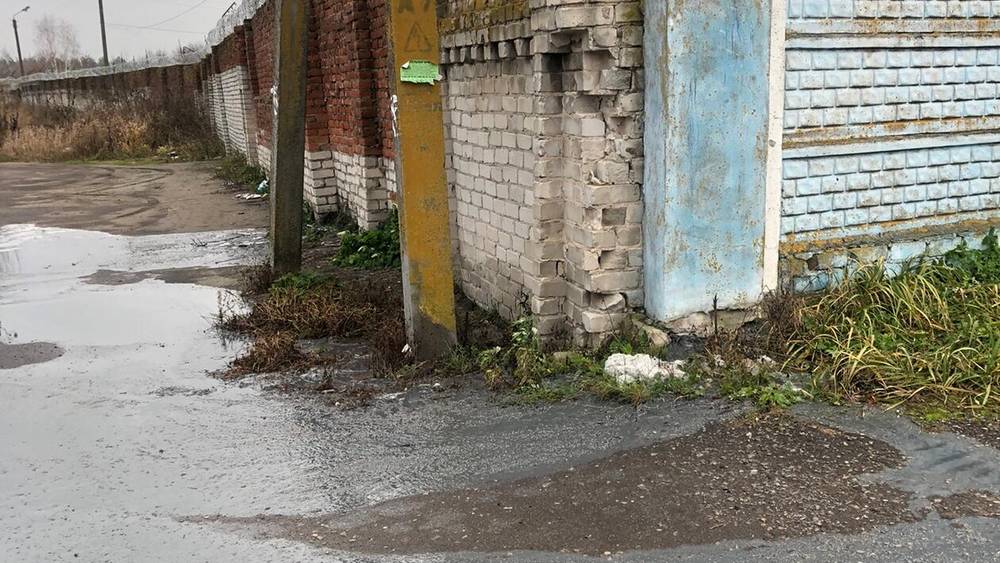 Жителей Фокинского района Брянска встревожил смрадный потоп