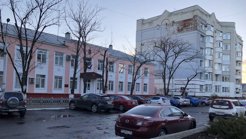 В Брянске здание Бежицкой районной администрации преобразят за 14 млн рублей
