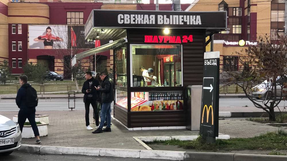 Выручка брянских кафе и ресторанов уплыла в киоски шаурмы