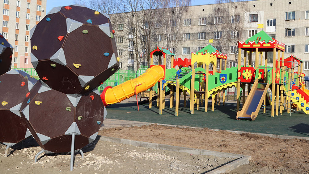 В Брянске за 7,5 млн рублей отремонтируют детскую площадку «Катюша»