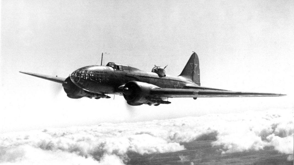 Брянские поисковики нашли обломки советского бомбардировщика ИЛ-4