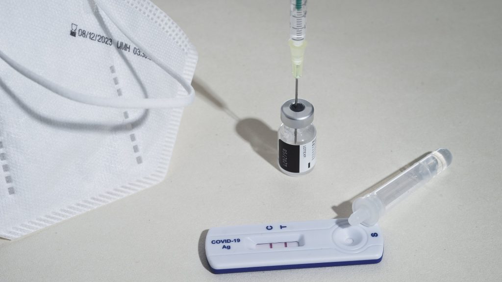 В Брянской области за сутки 233 человека заболели коронавирусом
