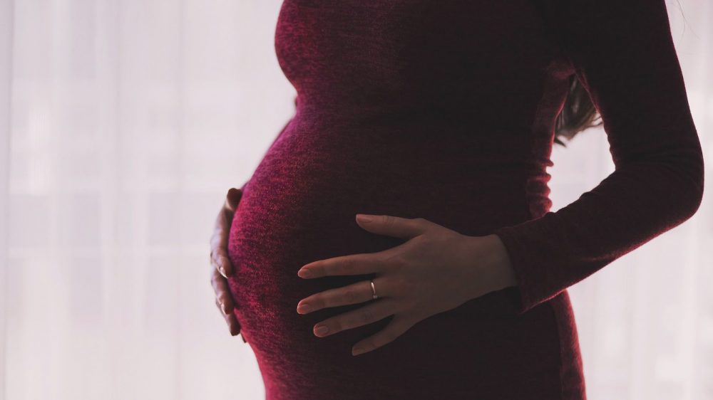 Жительницам Брянской области с ранними сроками беременности выплатили 57 млн