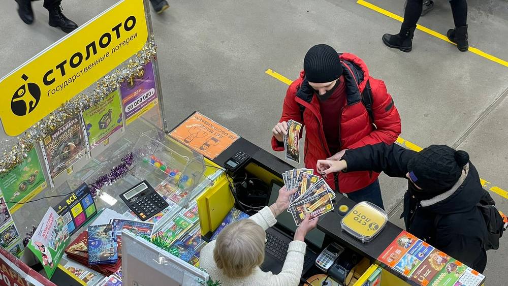 В Брянске нищие пенсионеры и молодежь помешались на игре в лотерею