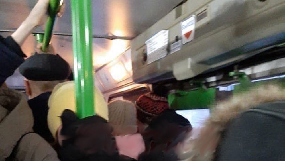 В Брянске пассажиры пожаловались на невыносимую давку в автобусе №48