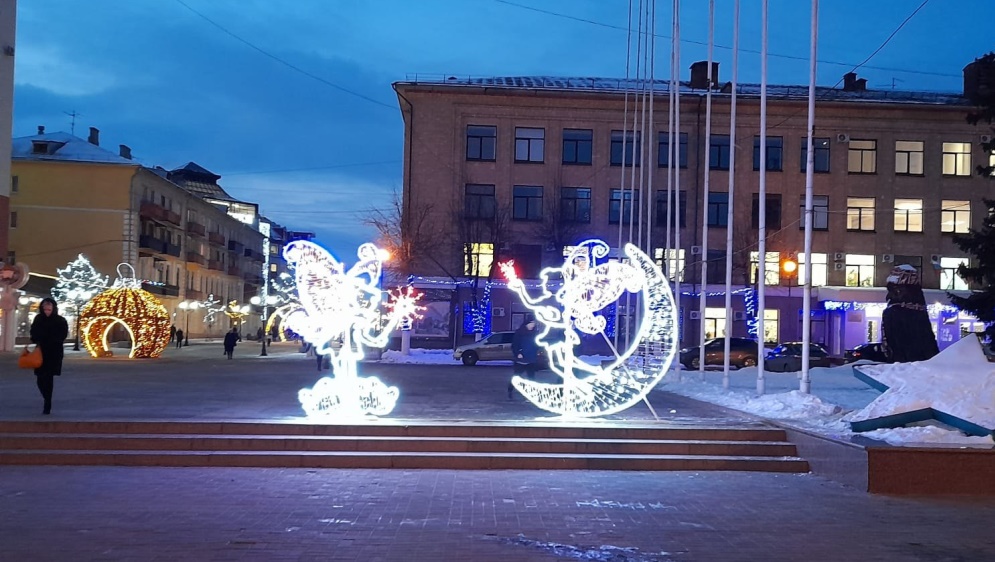 В Брянске к Новому году установили 250 световых инсталляций на 5,4 млн рублей