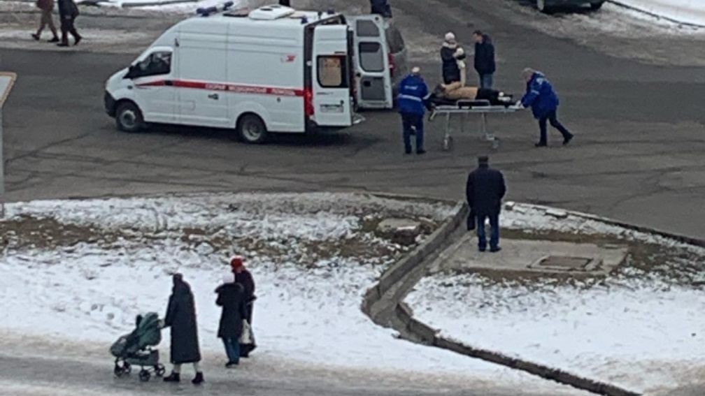 В Володарском районе Брянска у больницы № 2 автомобиль сбил пешехода