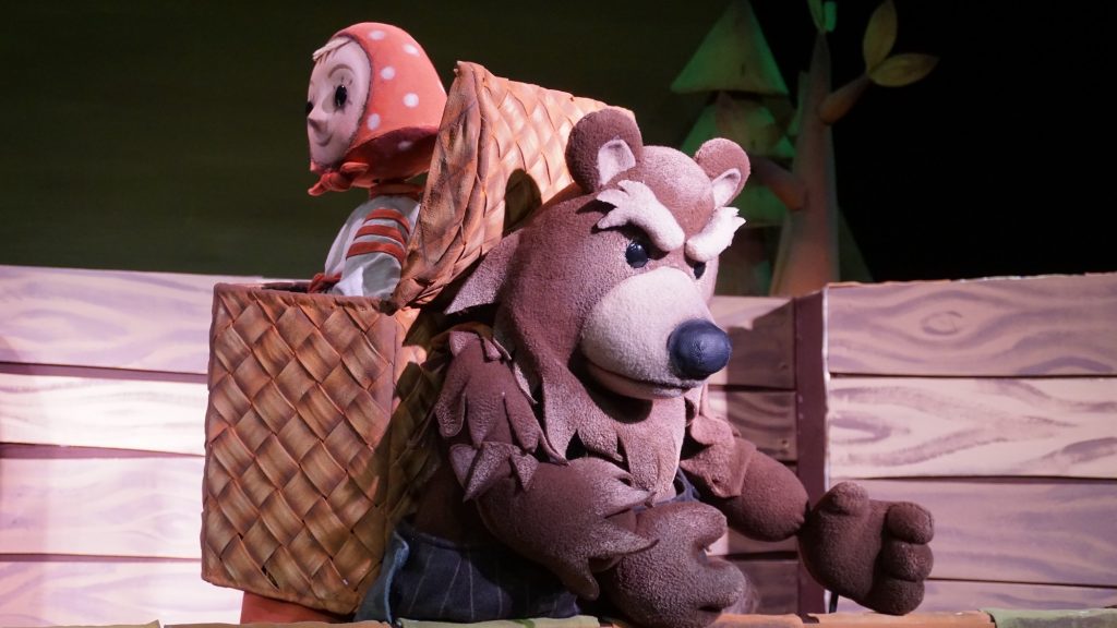 Машенька и Медведь ждут малышей в Брянском театре кукол!