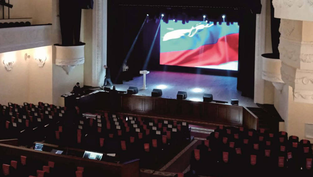 В Брянске в ДК БМЗ после завершения капремонта установили светодиодный экран