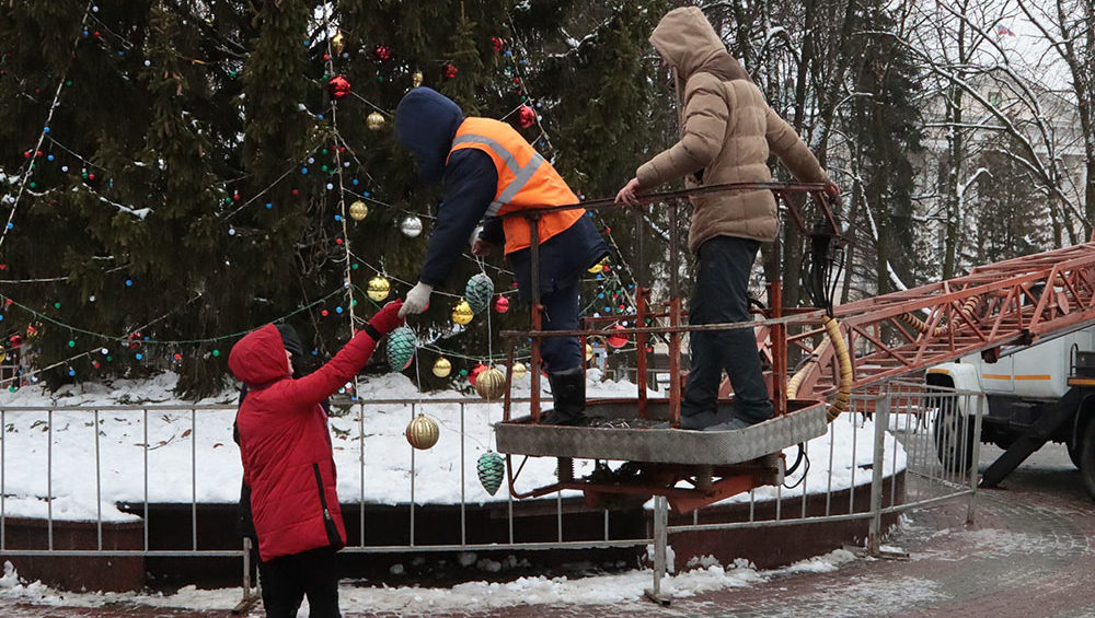Главную городскую ёлку Брянска откроют 24 декабря  в 16.00