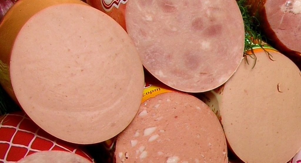 В Брянске найдены соя и крахмал в самой популярной колбасе
