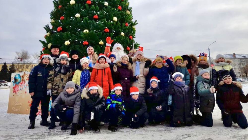 В Брянске 23 декабря открыли главную ёлку Фокинского района