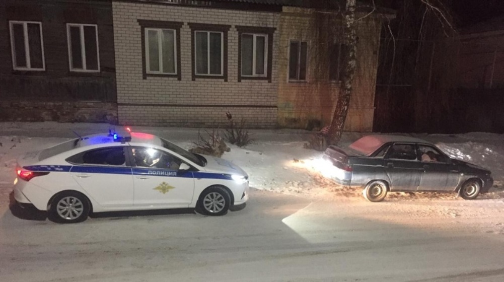 В Трубчевске задержали пьяного 24-летнего водителя автомобиля ВАЗ