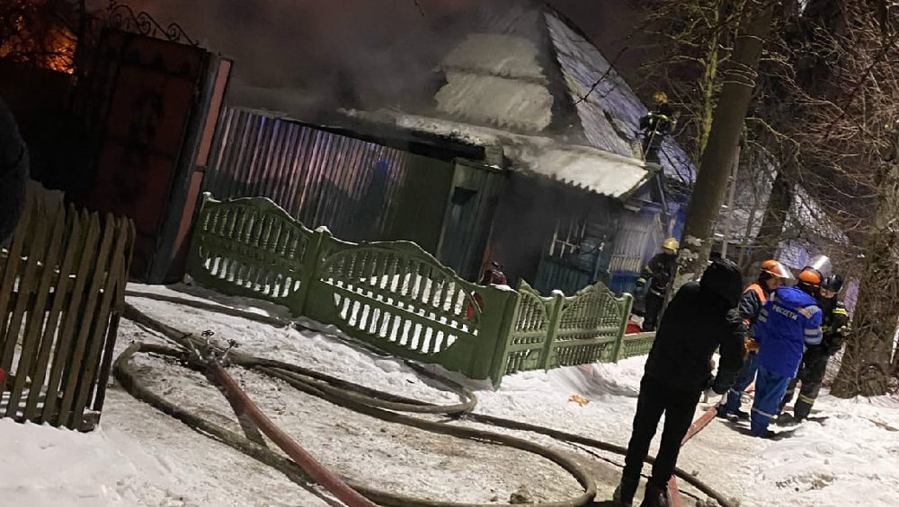 В Брянске в сгоревшем доме на Спартаковской пострадал один человек
