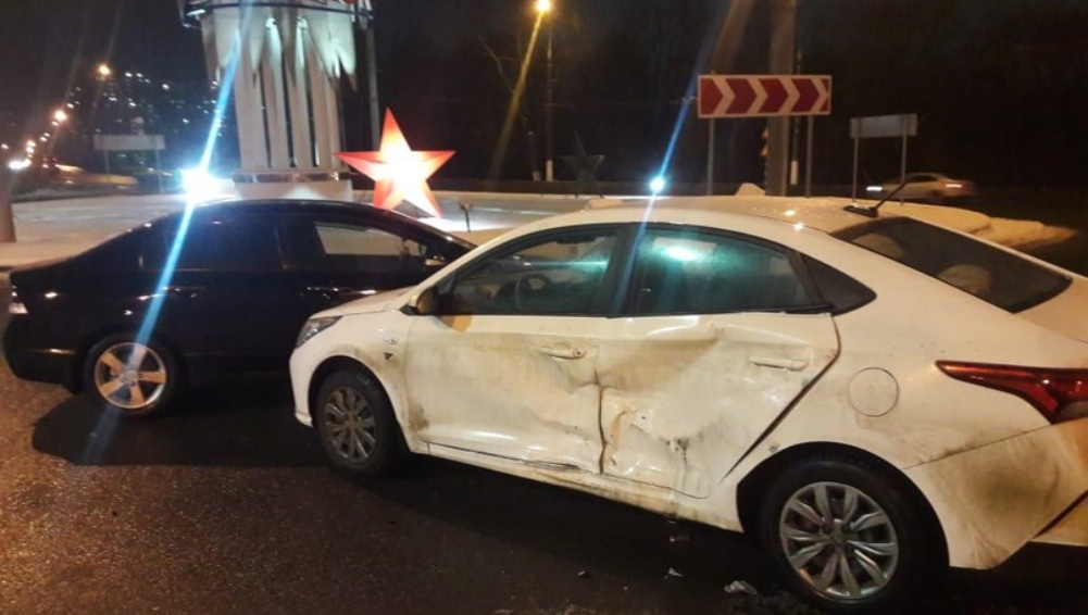 В Брянске на Речной 24-летняя автомобилистка устроила ДТП и ранила водителя
