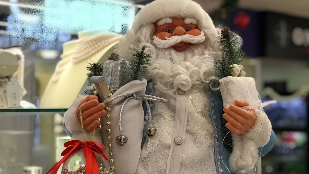 В Брянске ТЦ «Бум-сити» обзавелся самым богатым Дедом Морозом