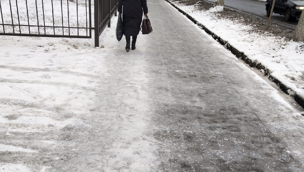 В Брянской области за прошедшую ночь дороги покрылись льдом