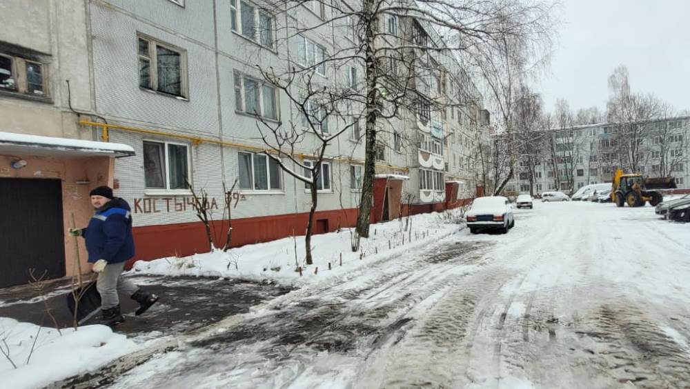 В Брянске 54 управляющие компании наказали за снег и наледь во дворах многоэтажных домов