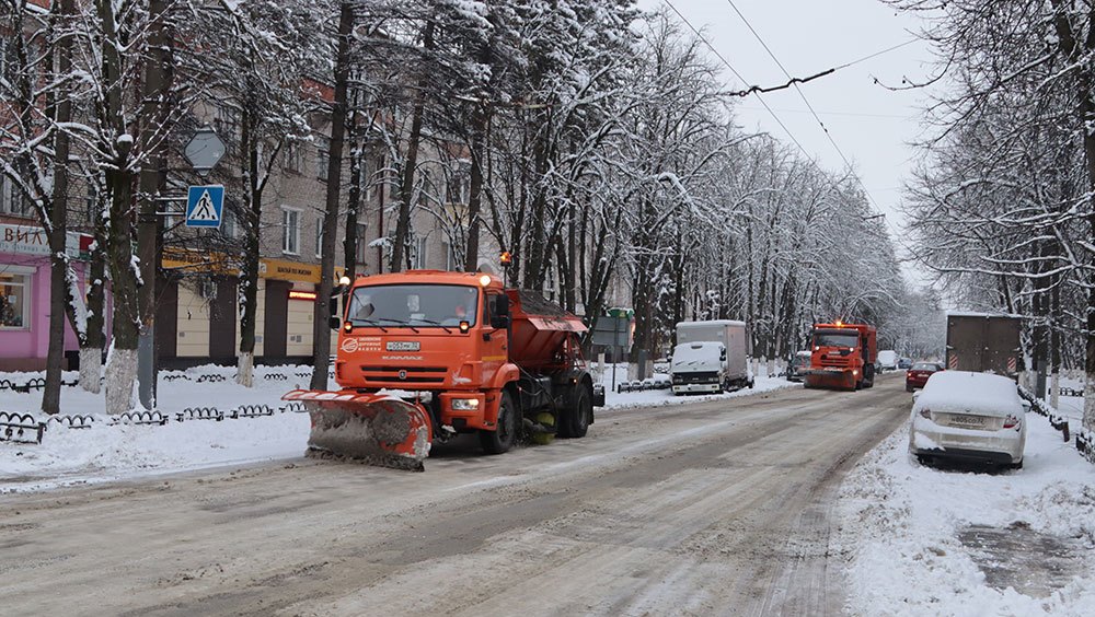 С улиц Брянска дорожники вывезли 500 тонн снега