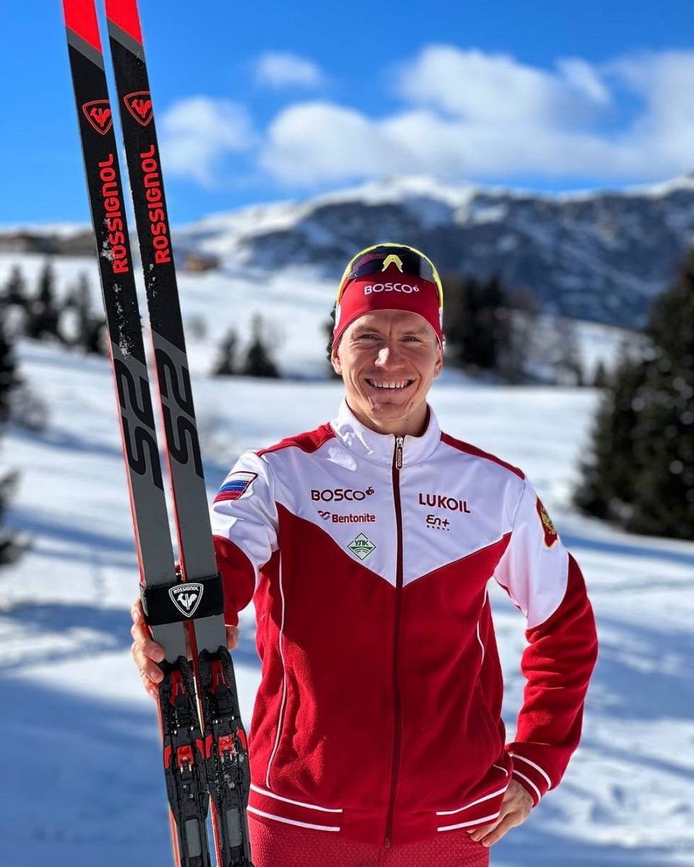 Брянский спортсмен Александр Большунов показал свои олимпийские новые лыжи
