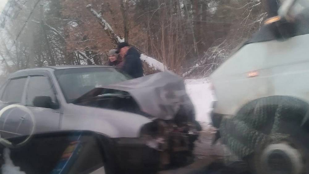 В Бежицком районе Брянска произошло лобовое столкновение автомобилей