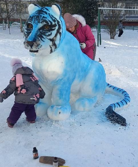 В Брянске создали снежную скульптуру большого тигра