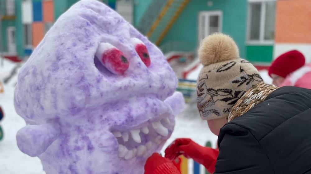 В Брянске создали снежный зоопарк возле детсада «Лёвушка»