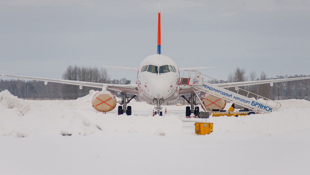 В Брянске из-за снегопада и плохой видимости закрыли аэропорт