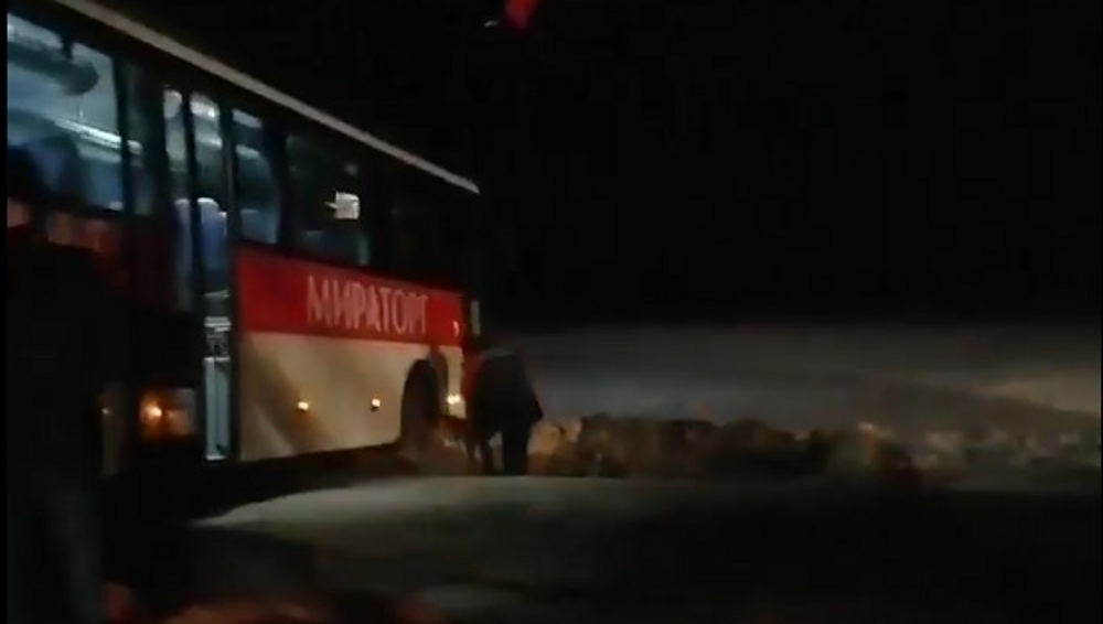 В Брянской области автобус компании «Мираторг» вылетел в кювет