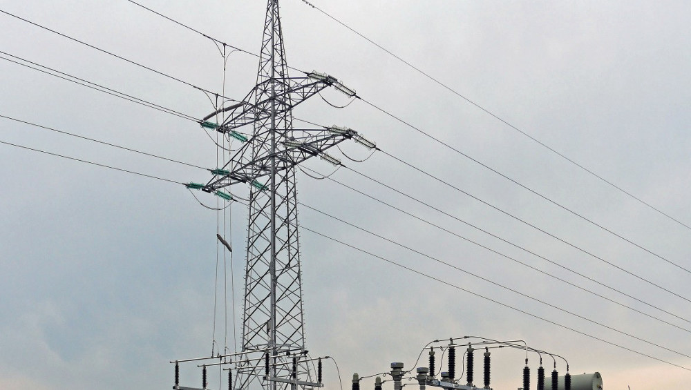 Брянские энергетики приступили к восстановлению поврежденных ветром электросетей