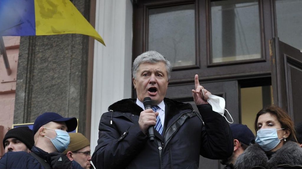 Суд в Киеве отказался арестовывать бывшего президента Украины Петра Порошенко