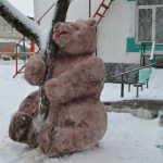 Брянские осужденные удивили выразительными снежными фигурами