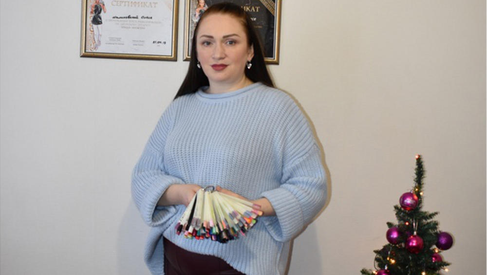 Многодетная мать из Брянской области за счет соцконтракта открыла маникюрный кабинет