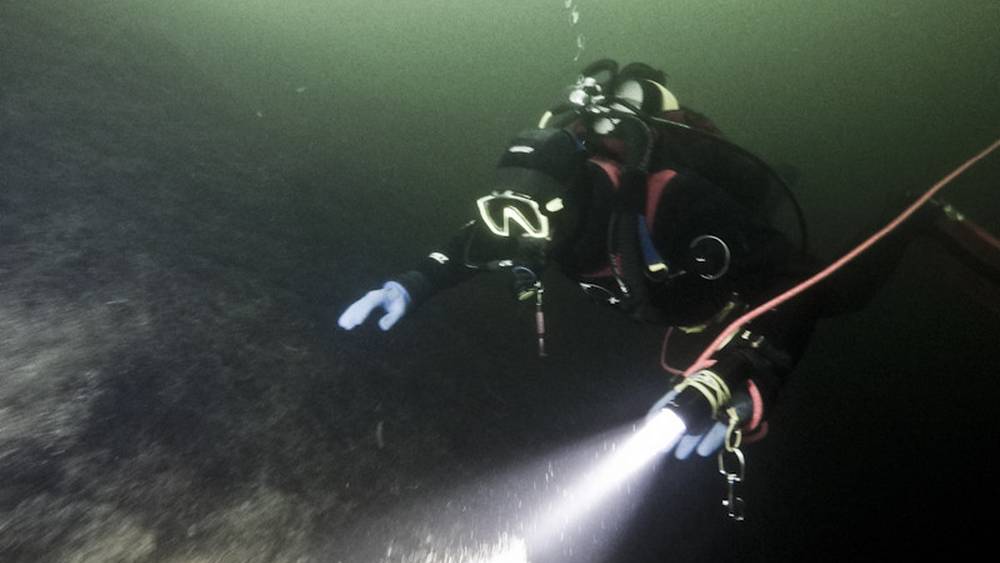 Брянские ныряльщики из клуба «Скат» исследовали зимние тайны Круглого озера