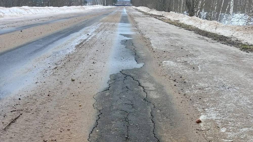 Прокуратура велела отремонтировать разрушенную дорогу в Рогнединском районе
