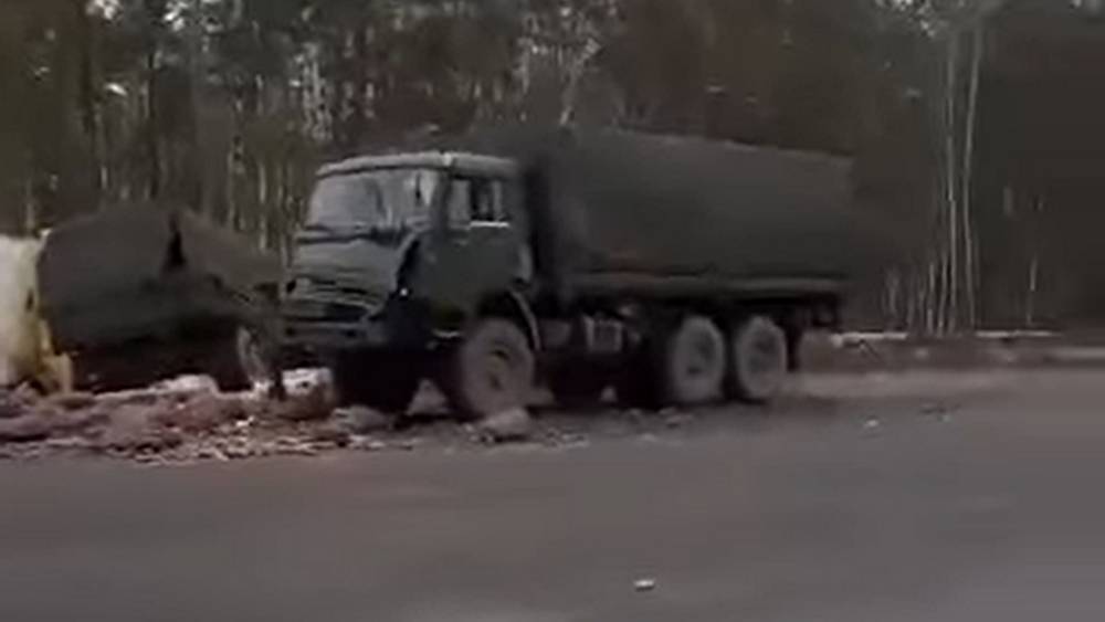 В массовом ДТП с военным автомобилем на брянской трассе ранен водитель фуры