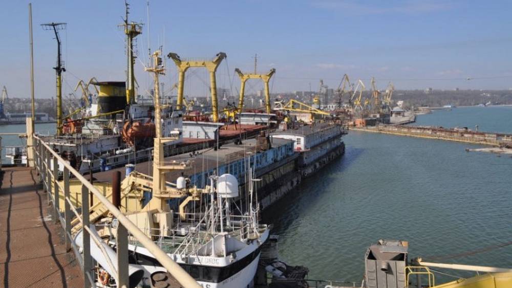 Два российских гражданских судна в Азовском море подверглись ракетному удару ВСУ