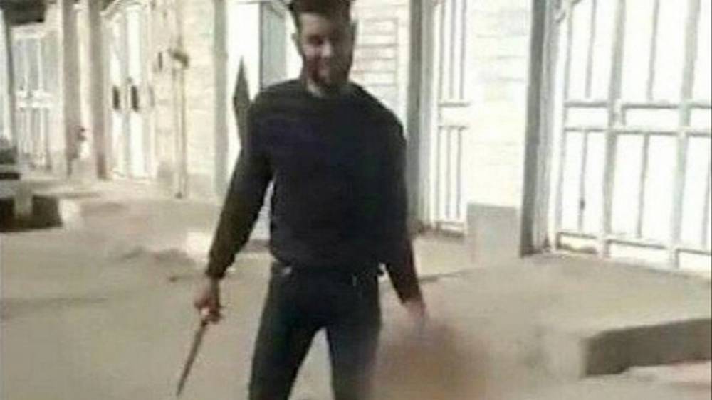 Иранец казнил 17-летнюю жену и прогулялся с ее головой по улице