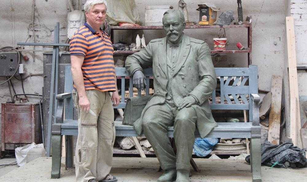 Выдающийся брянский скульптор раскрыл секреты своего труда